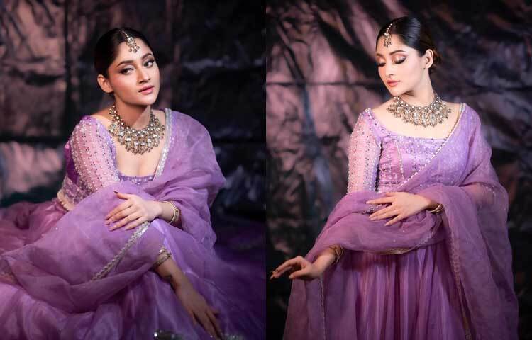 ক্যাপশনে লিখেছেন, ‘গ্লোয়িং গ্লোয়িং’।