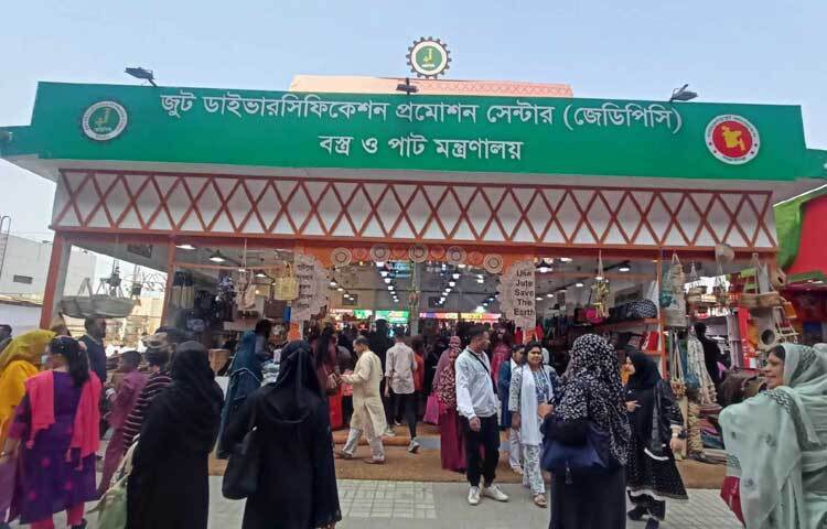 চলতি বছর বাণিজ্যমেলায় ক্ষুদ্র ও মাঝারি উদ্যোক্তা (এসএমই) ফাউন্ডেশন, বাংলাদেশ ক্ষুদ্র ও কুটির শিল্প করপোরেশন (বিসিক), জয়িতা ফাউন্ডেশন এবং জুট ডাইভারসিফিকেশন প্রমোশন সেন্টার (জেডিপিসি) পৃথক চারটি স্টল নিয়েছে।