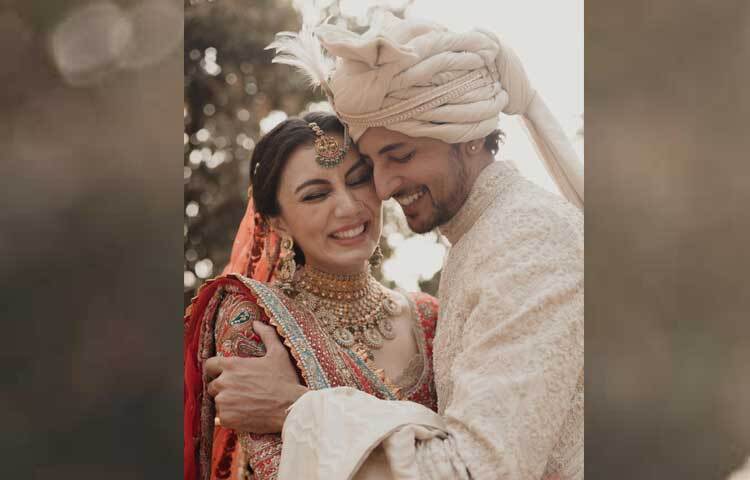 তার কণ্ঠের শ্রোতাপ্রিয় উল্লেখযোগ্য আরও গানের মধ্যে রয়েছে, ‘এক লাড়কি কো দেখা তো আইসা লাগা’, ‘মিত্রন’, ‘লাভ আজকাল’, ‘লুডো’, ‘চান্দু চ্যাম্পিয়ন’, ‘ইশক ভিশক রিবাউন্ড’, ‘রকি অর রানি কি প্রেমকাহানি’।