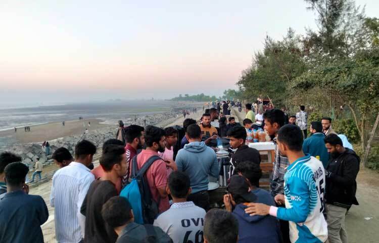 প্রতিদিন দূর-দূরান্ত থেকে এখানে ছুটে যাচ্ছে ভ্রমণপিপাসু লোকজন। একবার যাওয়ার পর বারবার যেতে ইচ্ছে করবে অপরূপ এই সাগরপাড়ে।
