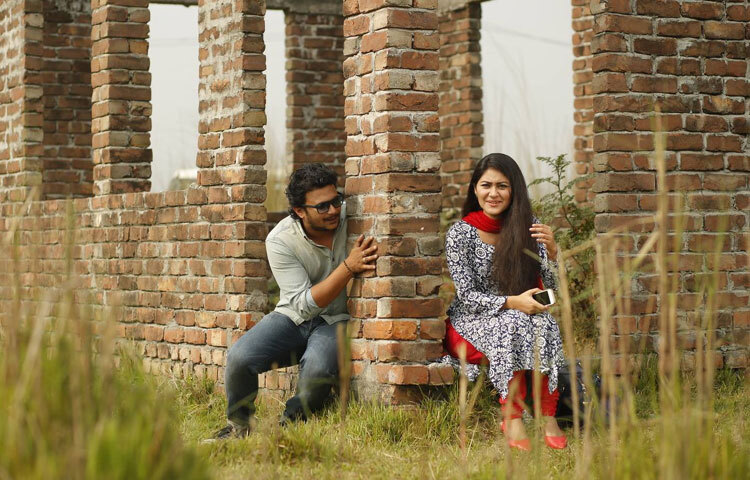 ২০০৫ সালে সানসিল্ক শ্যাম্পুর বিজ্ঞাপনে তাকে দেখা যায়। ২০০৬ সালে বদরুল আনাম সৌদের ‘ক্রস কানেকশন’ নাটকের মাধ্যমে ছোটপর্দায় অভিনয়ে তার হাতেখড়ি। এরপর বেশ কিছু নাটকে অভিনয় করেন।