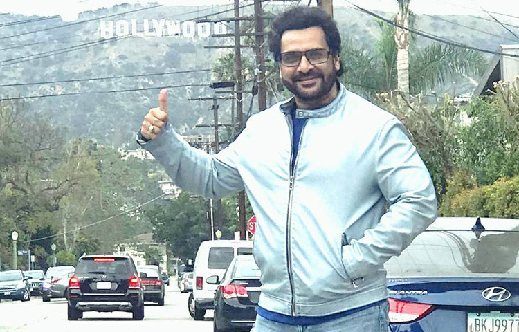 অভিনেতা লেখাপড়া সম্পন্ন করেন কাম্পতিতে অবস্থিত সেন্ট জোসেফ কনভেন্ট এবং নাগপুরের হিজলপুর কলেজ থেকে।