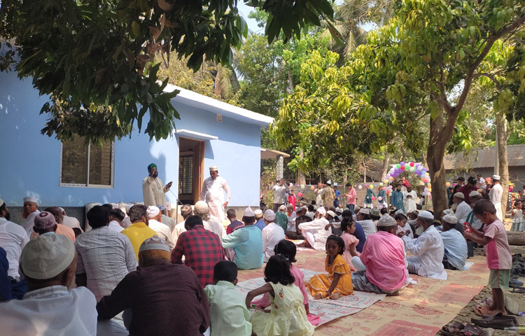 বোয়ালমারী উপজেলার শেখর ও রুপাপাত ইউনিয়নের শেখর ও রুপাপাত ইউনিয়নের সহস্রাইল, দড়ি সহস্রাইল, ভুলবাড়িয়া, বারাংকুলা, বড়গাঁ, মাইটকুমড়া, গঙ্গানন্দপুর, রাখালতলী, কাটাগড়, কলিমাঝি, বন্ডপাশা, জয়দেবপুর ও দিঘীরপাড় গ্রামের কয়েক হাজার মানুষ আগাম রোজা পালন শুরু করেন।