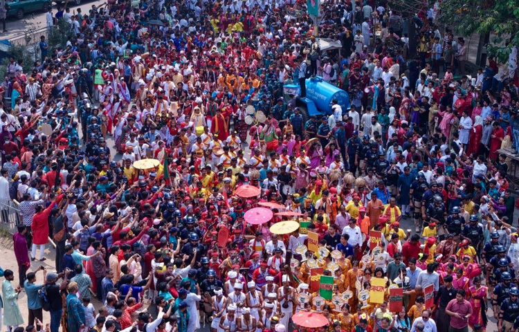 রাজধানীতে আনন্দ শোভাযাত্রায় অংশ নিয়েছিল লাখো মানুষ।