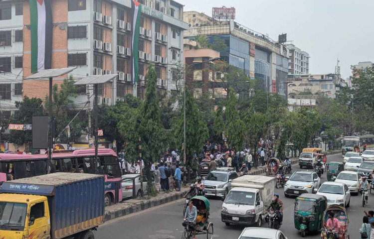 বর্তমানে সিটি কলেজের শিক্ষার্থীরা কলেজ ক্যাম্পাসের ভেতরেই অবস্থান করছে।