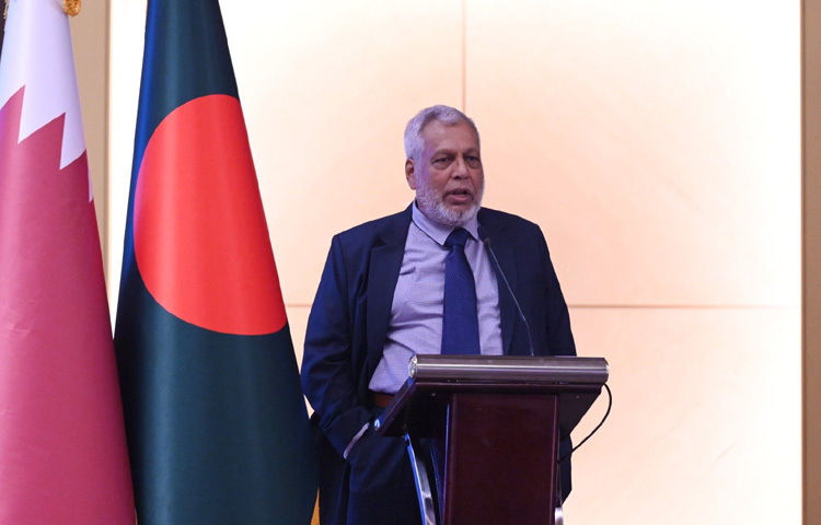 অনুষ্ঠানে জ্বালানি উপদেষ্টা ফওজুল কবির খান জানান, অন্তর্বর্তীকালীন সরকার যখন দায়িত্ব গ্রহণ করে, তখন বাংলাদেশের মোট ঋণের পরিমাণ ছিল ৩.২ বিলিয়ন মার্কিন ডলার। এখন তা কমে দাঁড়িয়েছে ৬০০ মিলিয়নে। এর মধ্যে কাতার এনার্জির বকেয়া ২৫৪ মিলিয়ন ডলার, যা বুধবারের মধ্যে সম্পূর্ণ পরিশোধ হয়েছে।