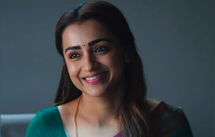 ‘সামী’ (২০০৩), ‘ঘিলি’ (২০০৪), ‘ভারশাম’ (২০০৪), ‘নুভোস্তানান্তে নেনোডান্তানা’ (২০০৫), ‘ভিন্নাইথান্ডি ভারুভায়া’ (২০১০), ‘৯৬’ (২০১৮) এবং ‘পোন্নিয়িন সেলভান’ সিরিজের মতো জনপ্রিয় ছবিতে অভিনয় করে দর্শকদের মন জয় করেন।