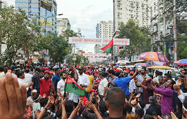 এই সমাবেশের আয়োজন করেছে বিএনপির তিন অঙ্গসংগঠন জাতীয়তাবাদী যুবদল, স্বেচ্ছাসেবকদল ও ছাত্রদল। নেতারা বলছেন, তরুণদের মতপ্রকাশের স্বাধীনতা এবং রাজনৈতিক অংশগ্রহণের অধিকার এখন সংকুচিত। সমাবেশের মাধ্যমে তারা সেই অধিকার আদায়ের পথে নিজেদের অবস্থান স্পষ্ট করছেন।