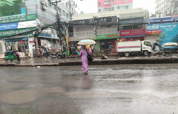 ভ্যাপসা গরমে হাঁসফাঁস করা নগরবাসীর জন্য এই বৃষ্টি যেন স্বর্গীয় আশীর্বাদ।