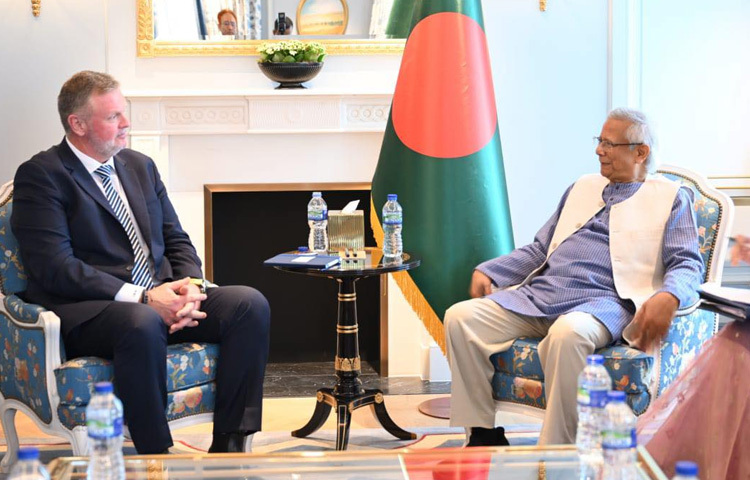 এরপর প্রধান উপদেষ্টার সঙ্গে সাক্ষাৎ করেন মেনজিস এভিয়েশনের এক্সিকিউটিভ ভাইস প্রেসিডেন্ট চার্লস ওয়াইলি।