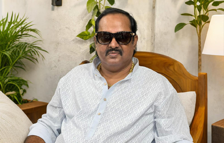 ডিপজল সাধারণত খলনায়কের চরিত্রেই বেশি অভিনয় করেছেন, তবে পরবর্তী সময়ে ‘নায়ক’ হিসেবেও তাকে দেখা গেছে কিছু ছবিতে। যেমন-‘দুলাভাই জিন্দাবাদ’, ‘চাচ্চু’, ‘কোটি টাকার কাবিন’ এসব ছবিতে তিনি ছিলেন গল্পের কেন্দ্রবিন্দু।