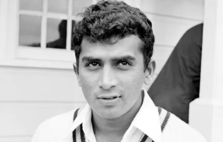 ১৯৭১ সালের ৬ মার্চ ওয়েস্ট ইন্ডিজের বিপক্ষে তার টেস্ট অভিষেক ঘটে।