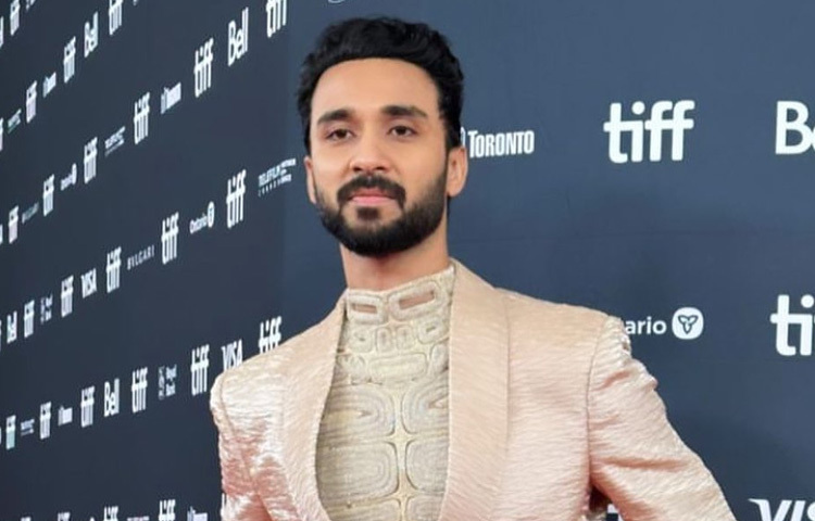 নাচের মঞ্চ কাঁপানো রাঘব পরে নাম লেখান রিয়ালিটি শো হোস্টিংয়ে, যেমন- ‘ড্যান্স প্লাস’, ‘ডান্স চ্যাম্পিয়নস’ ইত্যাদি।