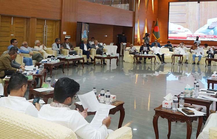 জাতীয় ঐকমত্য কমিশনের সাথে আজ ঢাকায় ফরেন সার্ভিস একাডেমিতে বিভিন্ন রাজনৈতিক দলের দ্বিতীয় পর্যায়ের ১২তম দিনের আলোচনা অনুষ্ঠিত হয়। এ সময় কমিশনের সহ-সভাপতি অধ্যাপক আলী রীয়াজ উপস্থিত ছিলেন। ছবি: পিআইডি