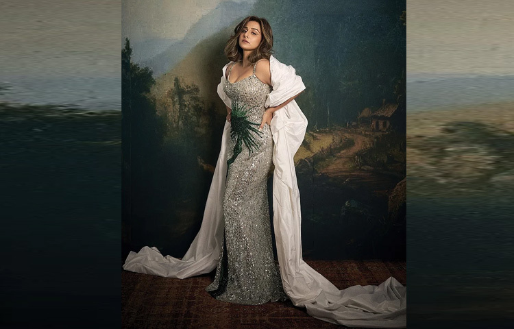 বিদ্যা বরাবরই এক নিজস্ব ধারা তৈরি করে এসেছেন, সনাতনের সঙ্গে আধুনিকতার মেলবন্ধন ঘটিয়ে। তিনি শাড়ির ভাঁজে যেমন অনায়াসে হাঁটেন, তেমনি ওয়েস্টার্ন পোশাকে ভাঙেন তথাকথিত নারীসুলভতার সংজ্ঞা।