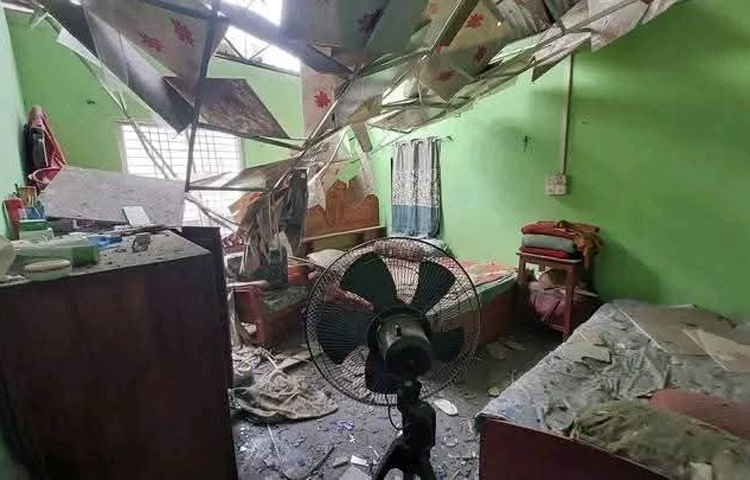 ক্ষতিগ্রস্ত বাড়ির মালিক আব্দুল্লাহ আল মামুন বলেন, এমন একটি ঝুঁকিপূর্ণ কাজ করার আগে আমাদের সতর্কতা অবলম্বনের জন্য বলা উচিত ছিল। আবাসিক এলাকার বাসিন্দাদের প্রাণহানি না ঘটলেও বাড়িঘরের ব্যাপক ক্ষয়ক্ষতি হয়েছে।