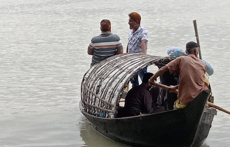 নদী ছিল পূর্বাঞ্চলের জীবনরেখা, আর কাঠের নৌকা ছিল সেই পথে চলার একমাত্র বাহন। সেতু-সড়কের আগে মানুষ ভরসা করতো মাঝি-মাল্লা আর ডিঙ্গি নৌকার ওপরেই।