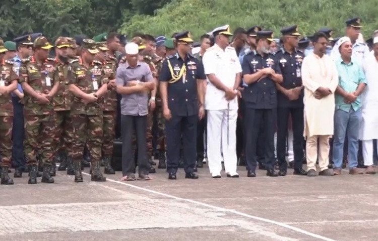 জানাজা শেষে বিমানবাহিনীর একটি বিমানে তৌকিরের মরদেহ রাজশাহীর উদ্দেশ্যে রওনা হয়েছে।