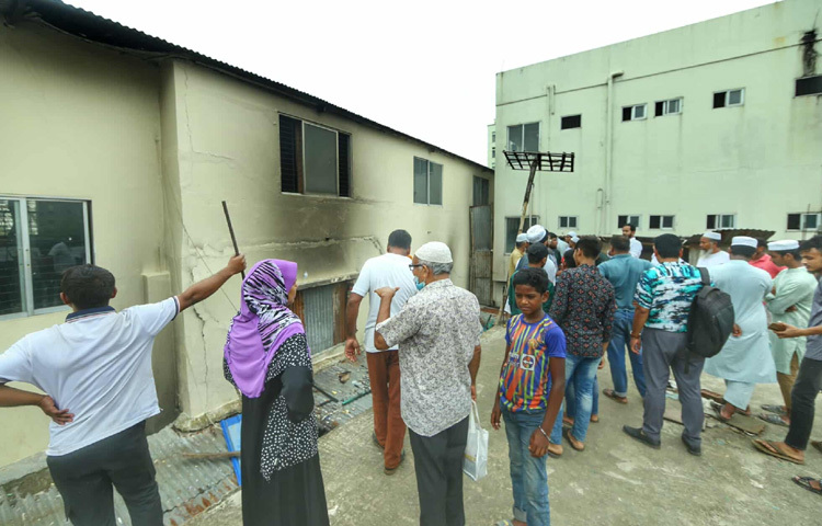 স্কুল মানে শুধুই চার দেয়ালের মাঝে ক্লাসরুম না। এটা একটা প্রাণ, একটা ধুকপুক করা হৃদয়, যেখানে শিক্ষক-শিক্ষার্থীদের আত্মিক সম্পর্ক গড়ে ওঠে। মাইলস্টোন স্কুলও তেমন এক হৃদয় ছিল, আজ সে হৃদয় যেন কোনো এক অজানা ব্যথায় চুপচাপ।