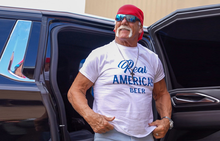 হাল্ক হোগানের প্রকৃত নাম ছিল টেরি জিন বোলিয়া। জন্ম ১৯৫৩ সালের ১১ আগস্ট আমেরিকার জর্জিয়ার অগাস্টা শহরে। বড় হয়েছেন ফ্লোরিডার টাম্পা এলাকায়।