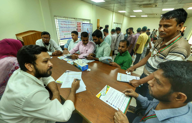 সহযোগিতায় রয়েছে বিভিন্ন বেসরকারি প্রতিষ্ঠান, এনজিও ও স্বেচ্ছাসেবী সংগঠন।