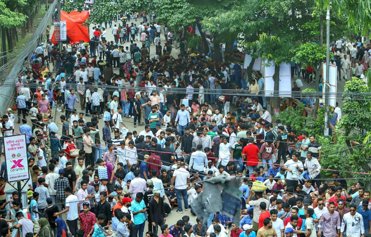 ছাত্রদলের কেন্দ্রীয় ও মহানগর পর্যায়ের শীর্ষ নেতারা সমাবেশে যোগ দিতে আসছেন একে একে। সংগঠনের পক্ষ থেকে জানানো হয়েছে, এই সমাবেশ থেকে ‘গণতন্ত্র পুনরুদ্ধার ও ছাত্র অধিকারের’ আন্দোলনে নতুন গতি আসবে।