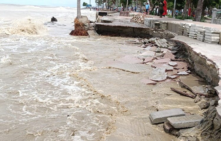 সড়কটি নির্মাণে অনিয়ম-দুর্নীতি হয়েছে, এমন অভিযোগে রিপোর্ট হয় বিভিন্ন গণমাধ্যমে। পরে সড়কটি পরিদর্শনে আসেন বিভাগীয় কমিশনার। এ ঘটনায় দুদক কার্যালয়ে একটি অভিযোগ দায়েরের পরিপ্রেক্ষিতে তদন্তে নামে দুদক।
