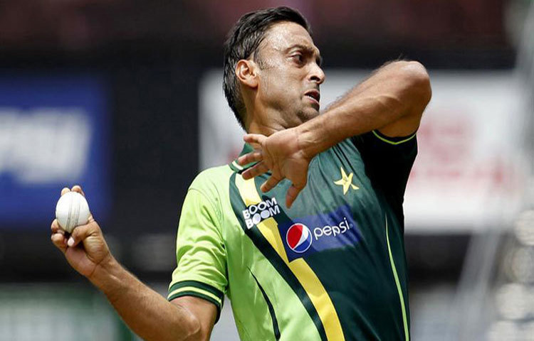 লম্বা রান-আপ, কাঁধের পেশীর দুর্দান্ত শক্তি আর ক্ষিপ্রগতির ডেলিভারি তাকে এনে দিয়েছিল অন্য রকম মর্যাদা।