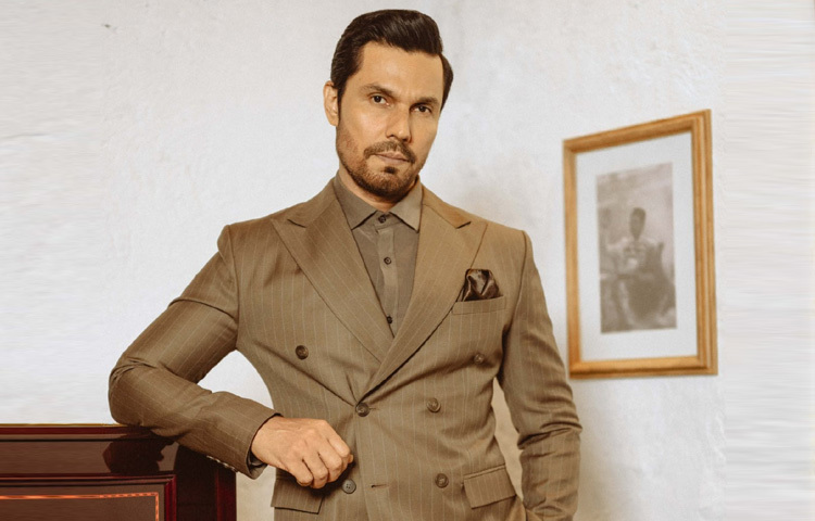 দীর্ঘ অপেক্ষার পর ২০১০ সালে ‘ওয়ান্স আপন এ টাইম ইন মুম্বাই’ ছবিতে সৎ পুলিশ অফিসারের চরিত্রে অভিনয় করে ব্যাপক প্রশংসা পান। এরপর পেছনে তাকাতে হয়নি। রণদীপ হুদার ক্যারিয়ারের বড় বৈশিষ্ট্য হলো ভিন্ন ধরনের চরিত্র বেছে নেওয়া। তিনি কখনো কঠোর পুলিশ, কখনো খুনী, কখনোবা ভিন্ন মানসিকতার মানুষ হিসেবে পর্দায় হাজির হয়েছেন।