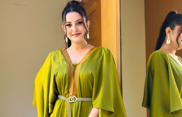 সম্প্রতি নিজের ফেসবুক পেজে শেয়ার করেছেন কয়েকটি চোখধাঁধানো ছবি। জলপাই রঙের সিল্ক কাফতানে মোড়ানো পরীমনি সেখানে যেন সৌন্দর্যের অন্য সংজ্ঞা লিখে দিয়েছেন।