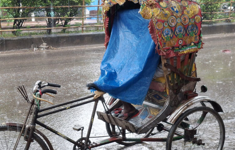 মিরপুর, মোহাম্মদপুর, ধানমন্ডি, বাড্ডা, উত্তরা প্রায় সব এলাকাতেই বৃষ্টির ছোঁয়া পড়েছে।
