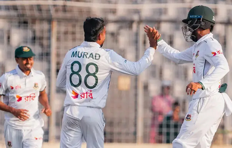 দিনের শেষ সেশনে আয়ারল্যান্ডের ৫ উইকেট তুলে নিলো বাংলাদেশ। ফলোঅনের শঙ্কায় পড়লো সফরকারীরা। মিরপুর টেস্টে বাংলাদেশের প্রথম ইনিংসে ৪৭৬ রানের জবাবে ৫ উইকেটে ৯৮ রান নিয়ে দ্বিতীয় দিন শেষ করেছে আইরিশরা। ছবি: সংগৃহীত