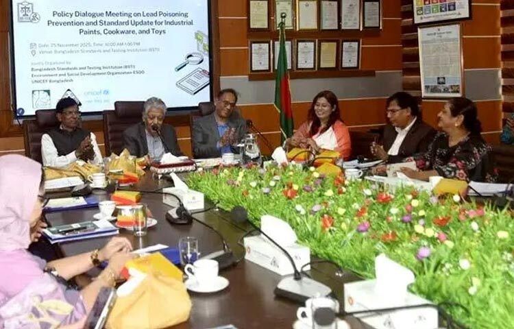 আজ বিএসটিআইয়ে অনুষ্ঠিত ‘সিসার বিষক্রিয়া প্রতিরোধ এবং শিল্পে ব্যবহৃত রং, রান্নার বাসনপত্র ও খেলনার মানদণ্ড হালনাগাদকর’ বিষয়ক এক উচ্চপর্যায়ের নীতি নির্ধারণী সংলাপ অনুষ্ঠিত হয়েছে। ছবি: সংগৃহীত