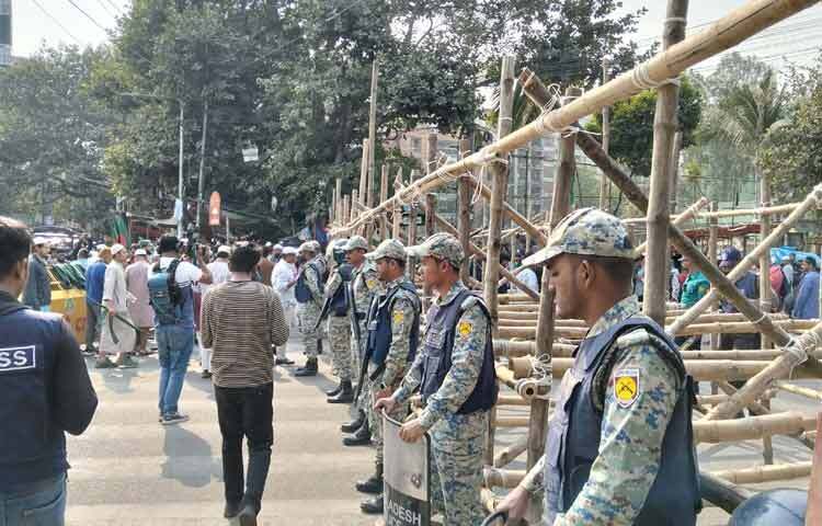 দুপুর ২টায় রাজধানীর মানিক মিয়া অ্যাভিনিউতে অনুষ্ঠিত হওয়ার কথা। তবে সংসদ ভবনের দক্ষিণ প্লাজায় মুসল্লিদের ঢোকানো হচ্ছে। দক্ষিণ প্লাজার পশ্চিম পাশে মরদেহ রাখার জন্য শামিয়ানা টাঙানো হয়েছে।