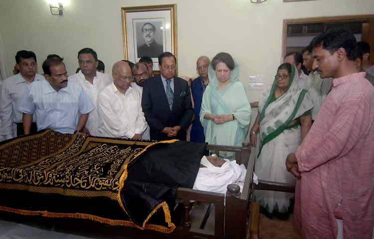 ২০০৯ সালের ৯ মে শেখ হাসিনার স্বামী এম.এ. ওয়াজেদ মিয়ার প্রতি শেষ শ্রদ্ধা নিবেদন করেন বাংলাদেশ জাতীয় পার্টির (বিএনপি) চেয়ারপারসন খালেদা জিয়া।