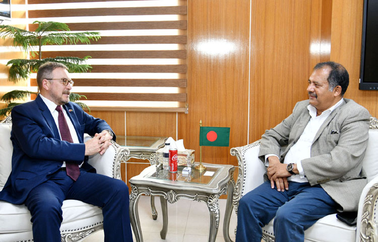 তথ্য ও সম্প্রচার মন্ত্রী জহির উদ্দিন স্বপনের সঙ্গে আজ ঢাকায় সচিবালয়ে তার অফিসকক্ষে রাশিয়ার রাষ্ট্রদূত আলেকজান্ডার গ্রিগোরিয়েভিচ খোজিন সাক্ষাৎ করেন। ছবি: পিআইডি