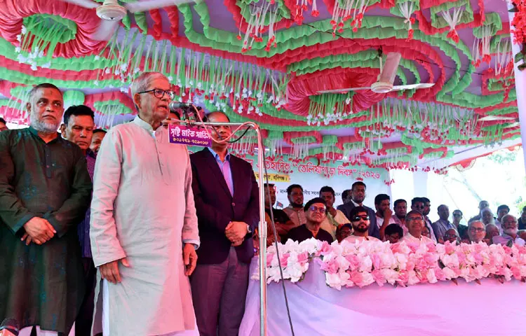 স্থানীয় সরকার, পল্লী উন্নয়ন ও সমবায় মন্ত্রী মির্জা ফখরুল ইসলাম আলমগীর ‘তেলিয়াপাড়া দিবস’ উপলক্ষে আজ হবিগঞ্জের মাধবপুরে তেলিয়াপাড়া চা-বাগানে মুক্তিযুদ্ধের ঐতিহাসিক স্থানে আয়োজিত মুক্তিযোদ্ধা সমাবেশে প্রধান অতিথির বক্তৃতা করেন। এ সময় মুক্তিযুদ্ধ বিষয়ক মন্ত্রী আহমেদ আযম খান ও প্রতিমন্ত্রী ইশরাক হোসেন উপস্থিত ছিলেন। ছবি: পিআইডি