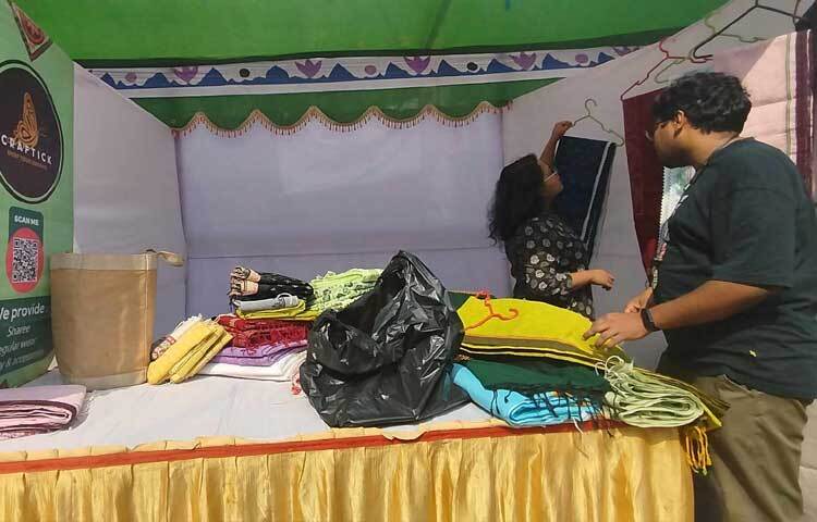 ছাত্র অধিকার পরিষদের আয়োজনে ২৪টি স্টলে ঢাকা বিশ্ববিদ্যালয়ের উদ্যোক্তা শিক্ষার্থীদের অংশগ্রহণে এই মেলা চলবে। এতে বাহারি পণ্য নিয়ে শিক্ষার্থীরা সাজিয়েছেন একেকটি স্টল।