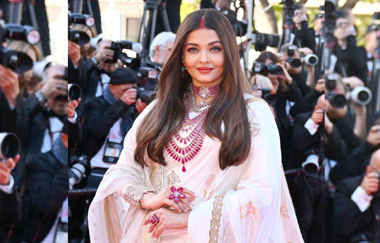 সিঁদুরের লালিমায় মিশে থাকা ঐশ্বরিয়ার প্রেম ও আত্মবিশ্বাস যেন পুরো মঞ্চকেই আলোকিত করে তুলেছিল।