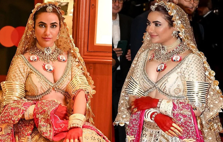 সাহসী এই ফ্যাশন স্টেটমেন্টকে কেউ বলছেন ‘চমকপ্রদ’ আবার কারও কাছে এটি একেবারেই ‘রাজনৈতিক প্রদর্শনী’।