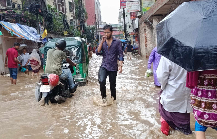 নগর কর্তৃপক্ষ প্রতি বছর জলাবদ্ধতা রোধে নানা পরিকল্পনার কথা বললেও বাস্তবে কাজের কাজ কিছুই হয় না-সাধারণ মানুষের এমন অভিযোগ নতুন কিছু নয়।