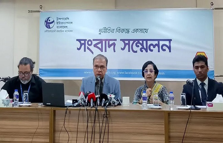 ডিজিটাল নিরাপত্তা আইনের নাম ও কিছু ধারা পরিবর্তন করে নতুন যে সাইবার নিরাপত্তা আইনের খসড়া করা হয়েছে, সেখানে আদতে কিছুই পরিবর্তন হয়নি বলে মন্তব্য করেছেন ট্রান্সপারেন্সি ইন্টারন্যাশনাল বাংলাদেশের (টিআইবি) প্রধান নির্বাহী ড. ইফতেখারুজ্জামান। ছবি: সংগৃহীত