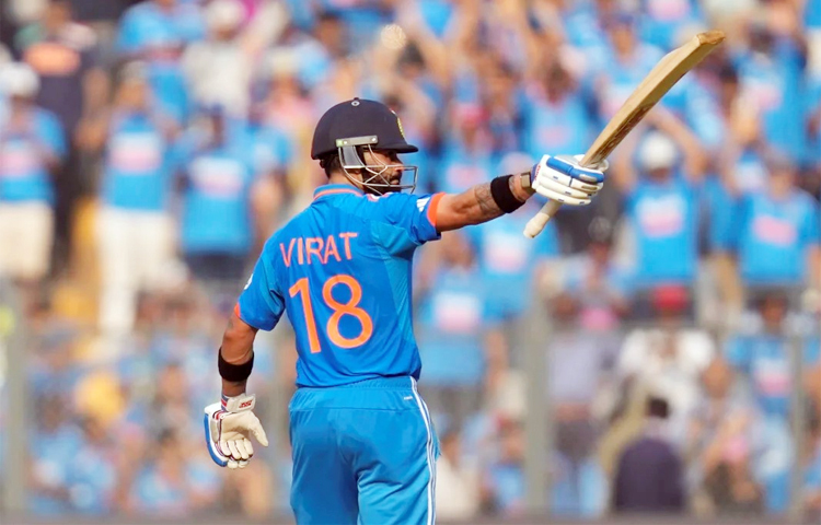 বিশ্বকাপের জমজমাট সেমিফাইনাল শুরু হয়েছে আজ। মুম্বাইয়ের ওয়াংখেড়ে স্টেডিয়ামে প্রথম সেমিফাইনালে স্বাগতিক ভারতের মুখোমুখি হয়েছে নিউজিল্যান্ড। গ্রুপ পর্বে ৯ ম্যাচের সবগুলো জিতে শীর্ষে থেকেই সেমিতে পা রেখেছে ভারত। অন্যদিকে ৫ ম্যাচ জিতে ১০ পয়েন্ট নিয়ে চতুর্থ হয়ে সেমিতে এসেছে নিউজিল্যান্ড। ছবি: সংগৃহীত