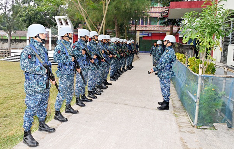 দ্বাদশ জাতীয় সংসদ নির্বাচন উপলক্ষে বেসামরিক প্রশাসনকে সহায়তা করার লক্ষ্যে নৌবাহিনী মোতায়েন করা হয়েছে। ৬ জেলায় ১০ জানুয়ারি পর্যন্ত নৌবাহিনীর ৬টি যুদ্ধজাহাজ ১৯টি উপজেলায় দায়িত্ব পালনের লক্ষ্যে মোতায়েন করা হয়েছে। ছবি: আইএসপিআর