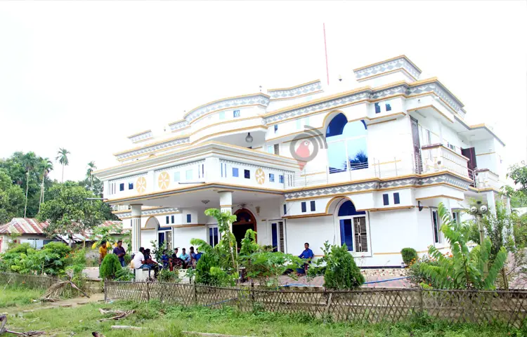 এছাড়া আছে মহামায়া লেক ও সেচ প্রকল্প, উপকূলীয় বনাঞ্চল, মুহুরী সেচ প্রকল্প, করেরহাট বনাঞ্চল, বাওয়াছড়া সেচ প্রকল্প, খৈয়াছড়া ঝর্ণা, ধুমের শিলা পাথর (শান্তিরহাট), ছুটি খাঁ মসজিদ, পরাগল খাঁ দীঘি, নয়দুয়ারী মসজিদ, জগন্নাথ ধাম (আবু তোরাব), কালীমন্দির (করেরহাট), শান্তিনিকেতন বিহার, অভয়শরণ বিহার, মঘাদিয়া জমিদার বাড়ি, মিরসরাই অর্থনৈতিক অঞ্চল।  ছবি: এম মাঈন উদ্দিন