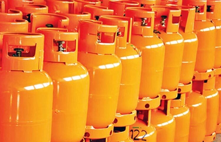 আবারও বাড়লো তরলীকৃত পেট্রোলিয়াম গ্যাসের (এলপিজি) সিলিন্ডারের দাম। ভোক্তা পর্যায়ে ১২ কেজির প্রতিটি সিলিন্ডারের দাম ৮ টাকা বাড়িয়ে এক হাজার ৪৮২ টাকা নির্ধারণ করেছে বাংলাদেশ এনার্জি রেগুলেটরি কমিশন (বিইআরসি)। ছবি: সংগৃহীত