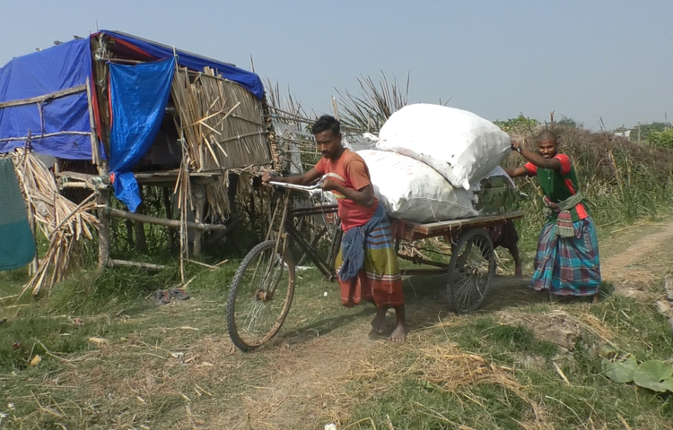 এবারের সফলতা দেখে আগামী বছর অন্য কৃষকেরাও দলবদ্ধ হয়ে মাচা পদ্ধতিতে সবজি চাষ করবেন। এতে জেলায় বাড়বে সবজি চাষ। কৃষকদের সফলতার জন্য কৃষি বিভাগ সব সময়ই পাশে আছে। ছবি: জুয়েল সাহা বিকাশ