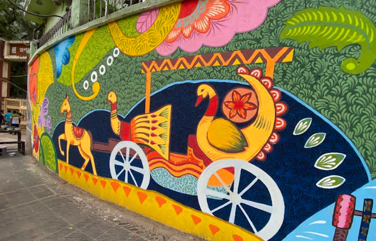 এবার জগন্নাথ বিশ্ববিদ্যালয়ের মঙ্গল শোভাযাত্রার মূল থিম হবে ইউনেস্কোর অপরিমেয় সাংস্কৃতিক ঐতিহ্য হিসেবে স্বীকৃতি পাওয়া রিকশাচিত্র। ছবি: মেহেরাবুল ইসলাম সৌদিপ