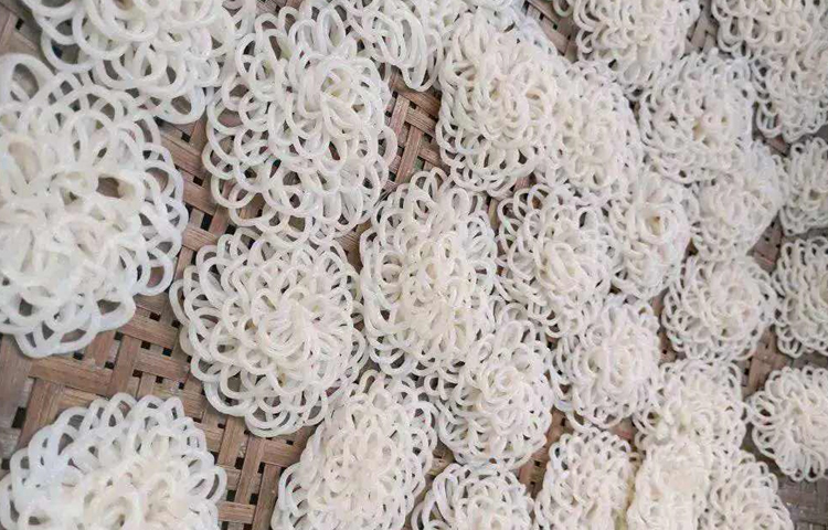 ধনী কিংবা দরিদ্র সব পরিবারই কম বেশি বানিয়ে থাকে। ছবি: মঞ্জুরুল ইসলাম