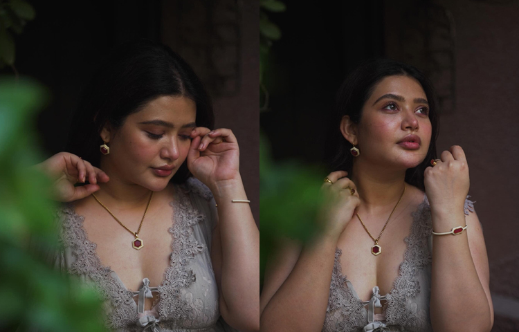 বয়সের সঙ্গে তার সৌন্দর্যের মাত্রাও যেন বেড়ে চলছে। ছবি: ফেসবুক